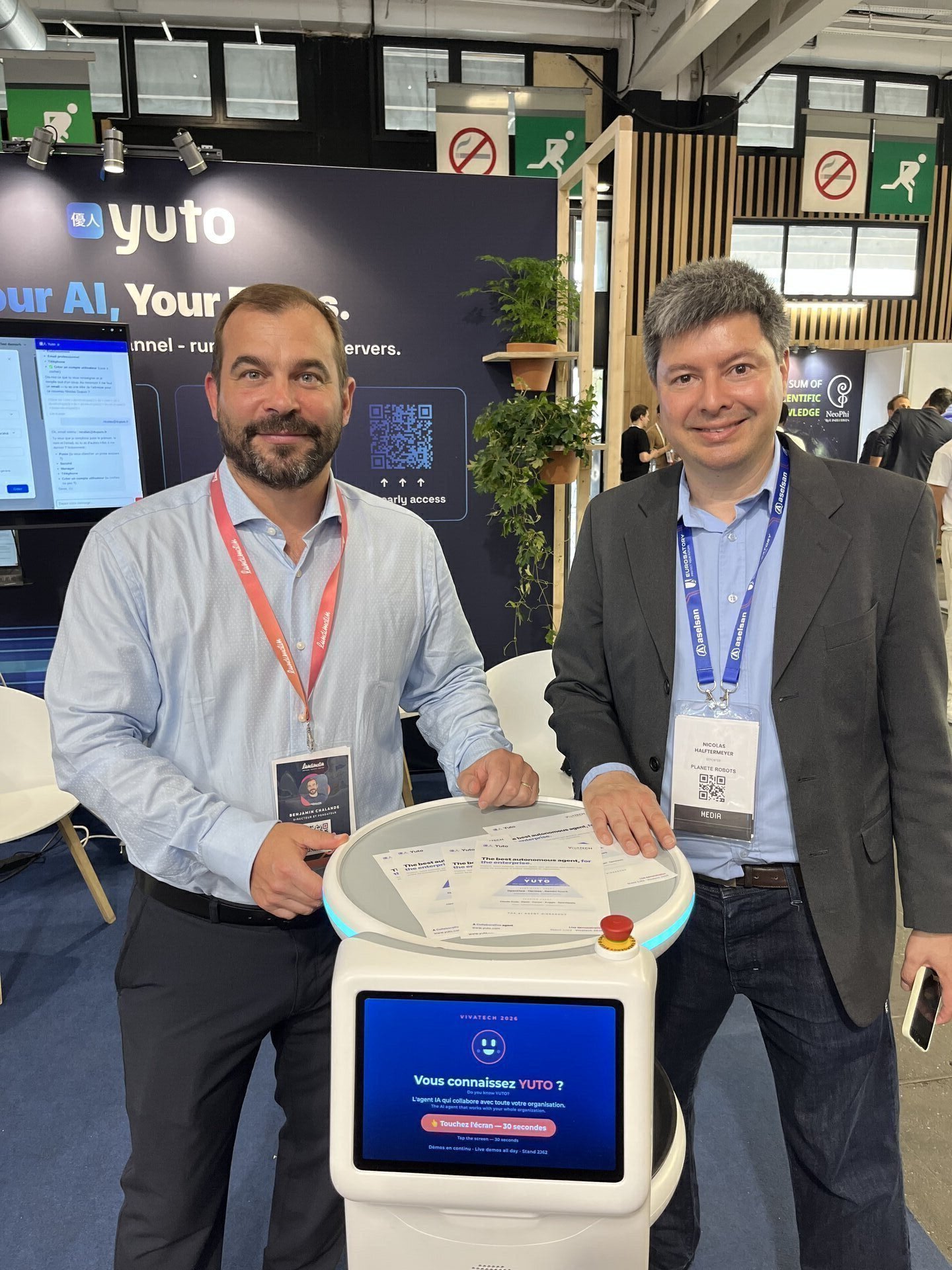 Nicolas (Planète Robot) au stand Yuto